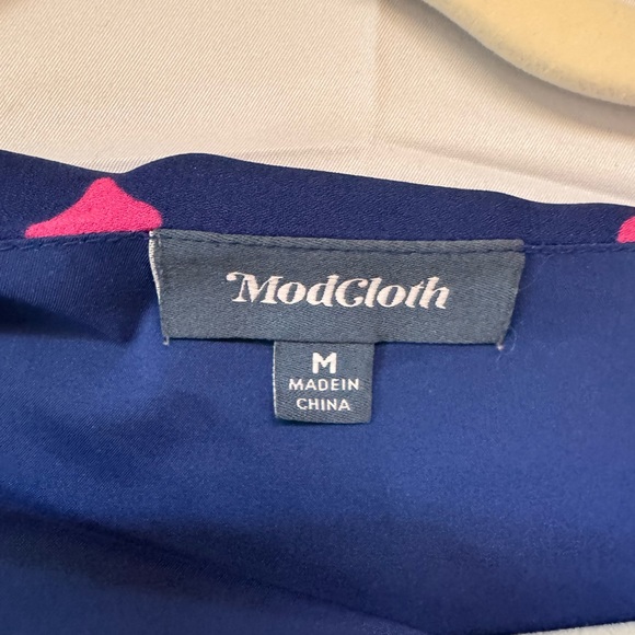 ModCloth Fits of Bliss Flutter Sleeve Dress Womens Medium Lipstick Print Flirty - Picture 10 of 15